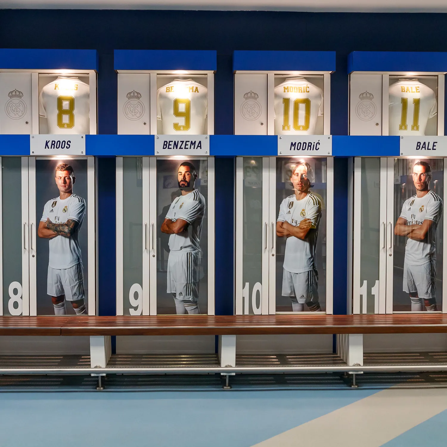 Pursuit 3 Zurück Zur Schule|Memorabilia|Santiago Bernabéu Stadion Real Madrid Stück Umkleidekabine - Weißes Teakholz
