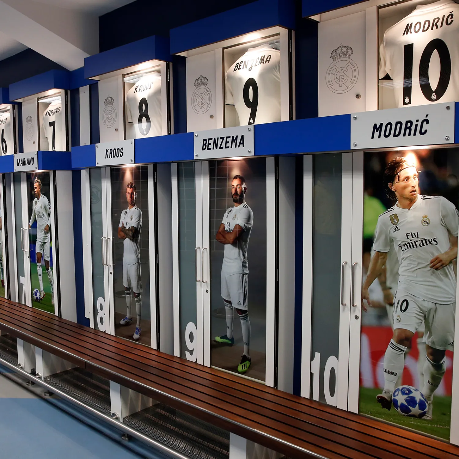 Pursuit 3 Zurück Zur Schule|Memorabilia|Santiago Bernabéu Stadion Real Madrid Stück Umkleidekabine - Weißes Teakholz