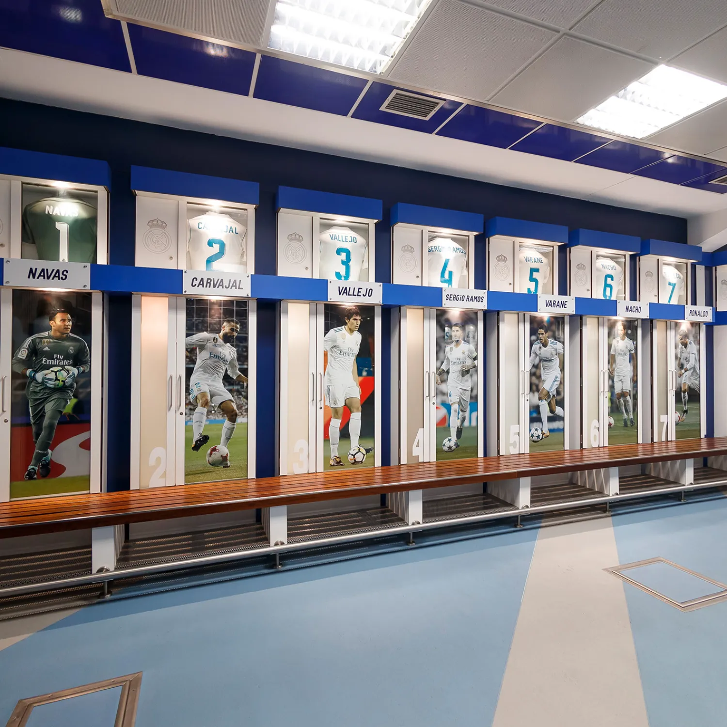 Pursuit 3 Zurück Zur Schule|Memorabilia|Santiago Bernabéu Stadion Real Madrid Stück Umkleidekabine - Weißes Teakholz