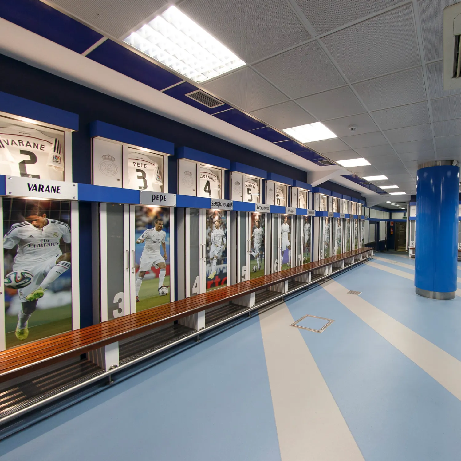 Pursuit 3 Zurück Zur Schule|Memorabilia|Santiago Bernabéu Stadion Real Madrid Stück Umkleidekabine - Weißes Teakholz
