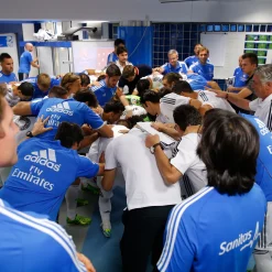 Pursuit 3 Zurück Zur Schule|Memorabilia|Santiago Bernabéu Stadion Real Madrid Stück Umkleidekabine - Weißes Teakholz
